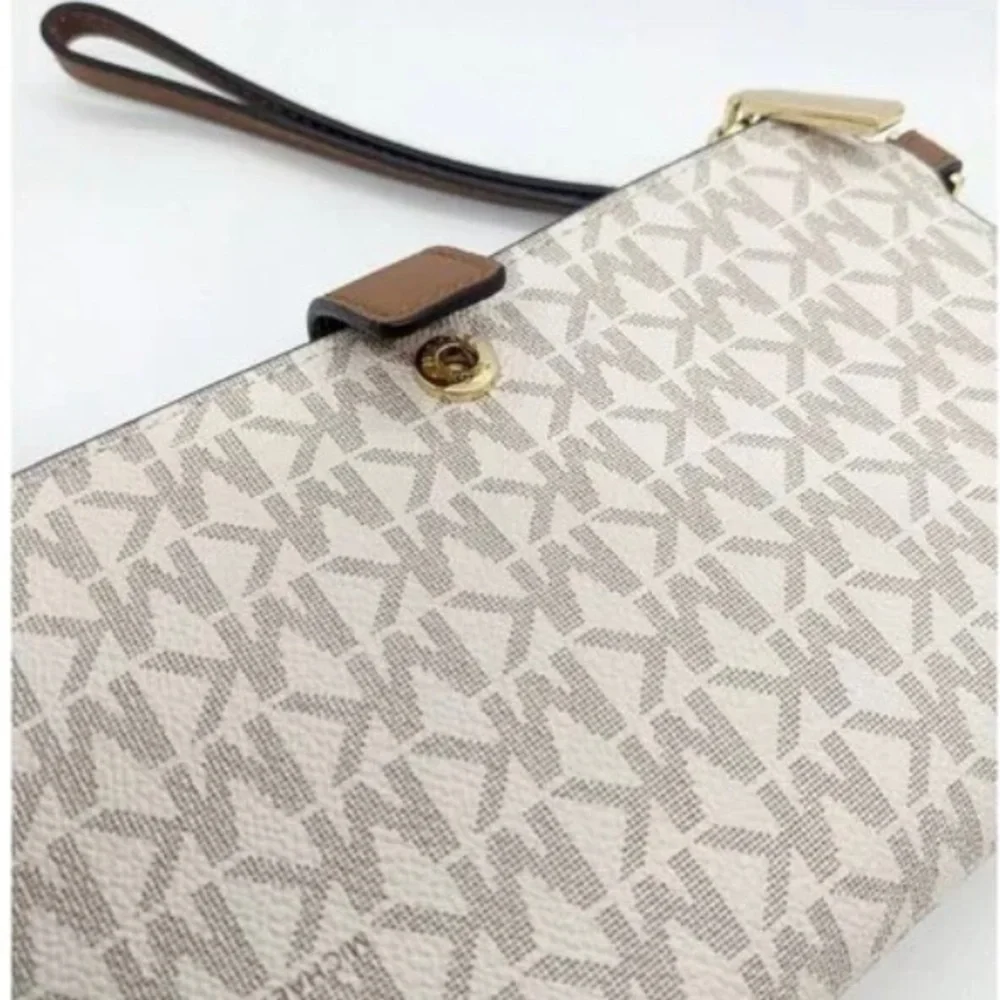 MICHAEL KORS Adele Logo Smartphone Double Zip  Wallet Color: Vanilla / Acorn - Picture 2 of 12